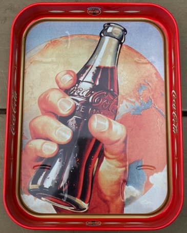 07137D-1 € 4,00 coca cola dienblad rechthoek fles mete wereldbol 27 x 21 cm.jpeg